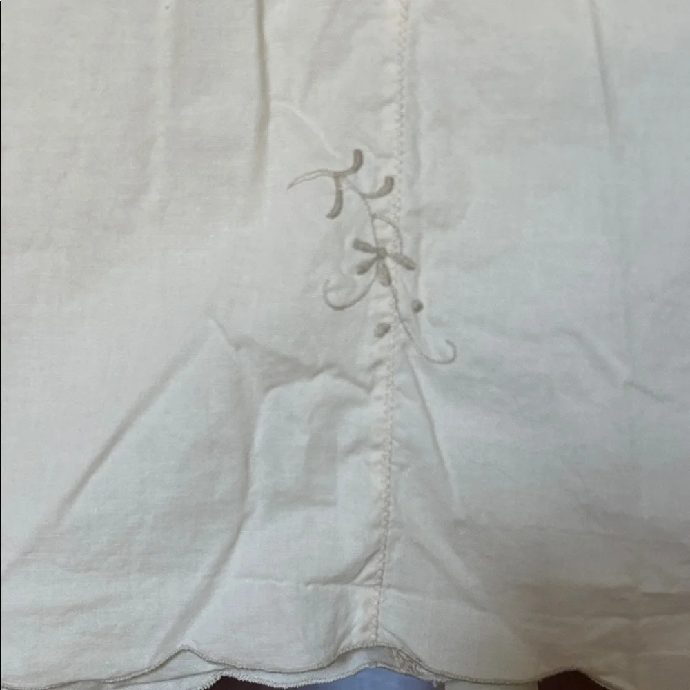 Embroidered Tablecloth and Napkin set